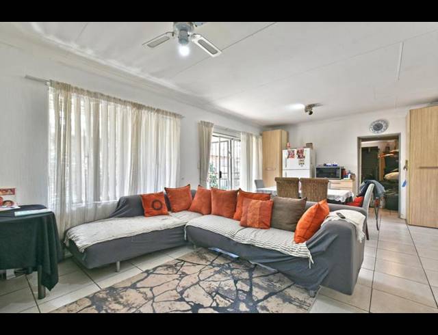 3 BEDROOM TOWNHOUSE FOR SALE IN RADIOKOP